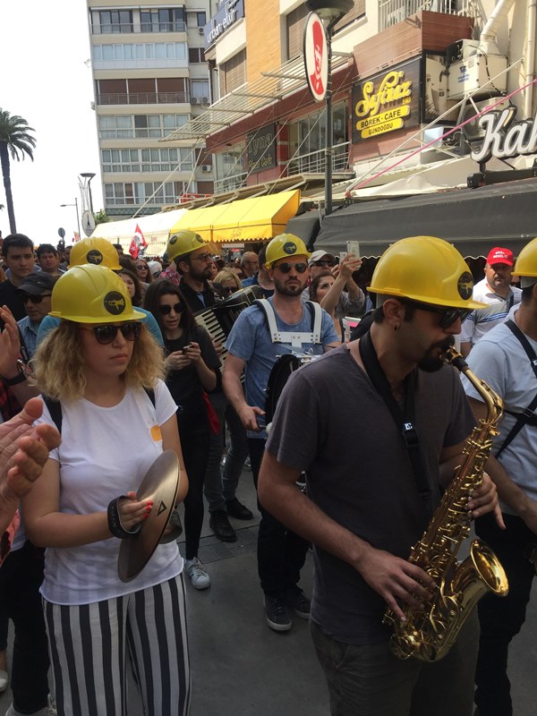 İzmir'de 1 Mayıs coşkusu