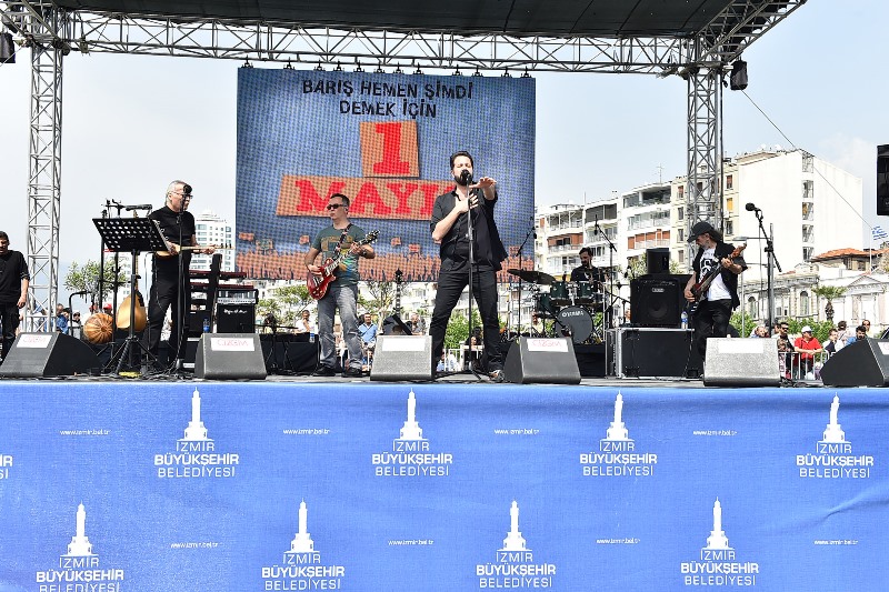 İzmir'de 1 Mayıs coşkusu