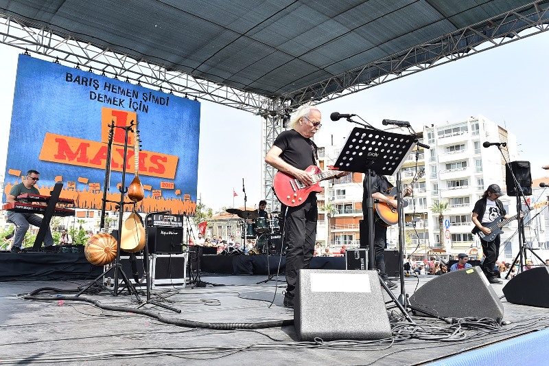 İzmir'de 1 Mayıs coşkusu