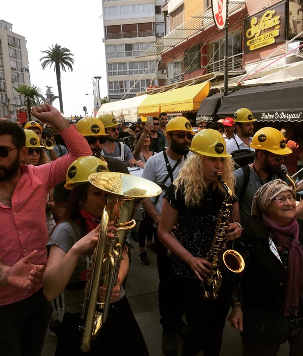 İzmir'de 1 Mayıs coşkusu