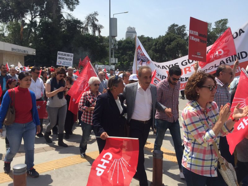 İzmir'de 1 Mayıs coşkusu