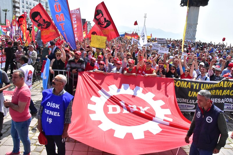 İzmir'de 1 Mayıs coşkusu