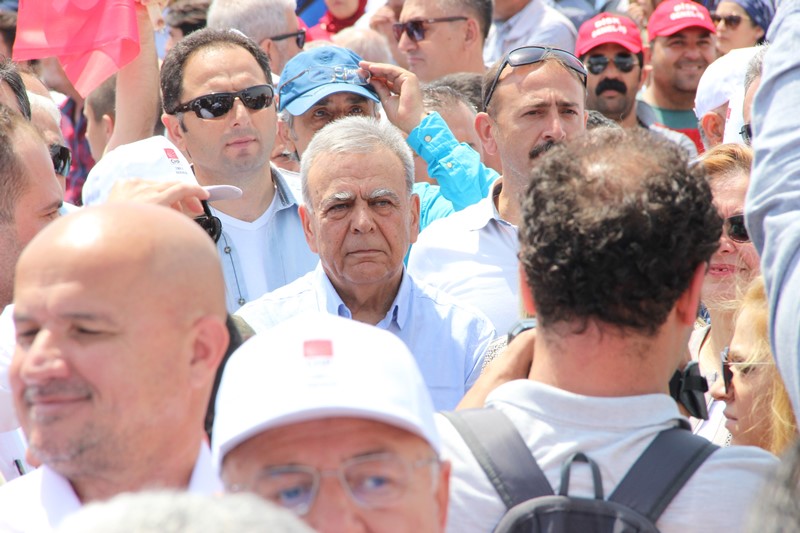 İzmir'de 1 Mayıs coşkusu