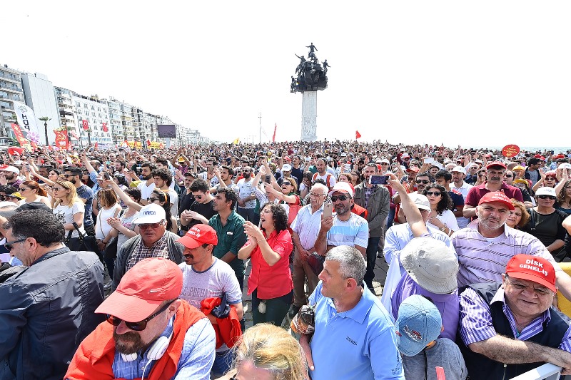 İzmir'de 1 Mayıs coşkusu