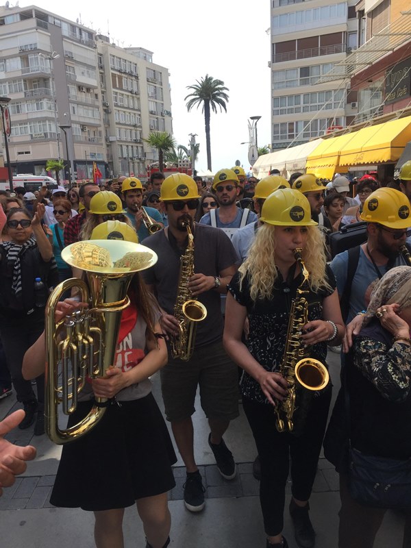 İzmir'de 1 Mayıs coşkusu