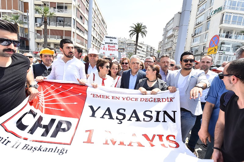 İzmir'de 1 Mayıs coşkusu