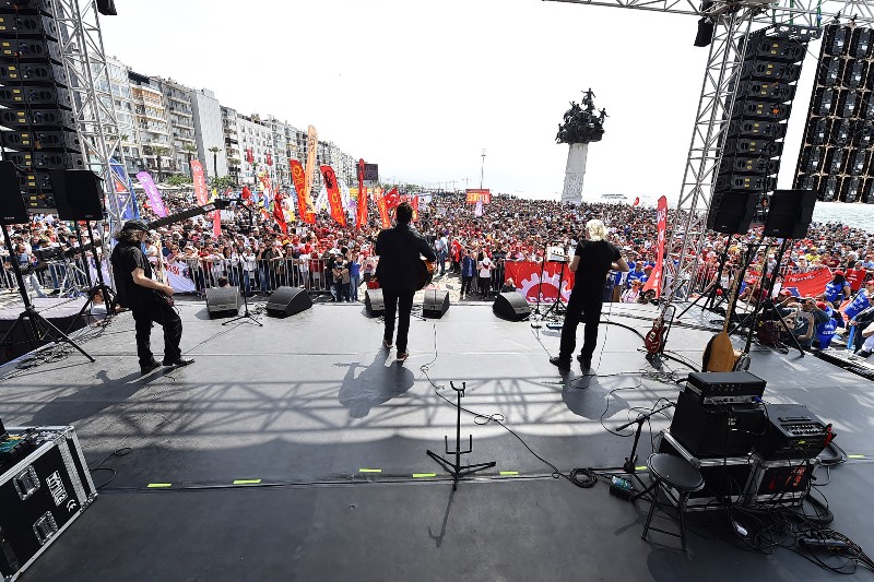 İzmir'de 1 Mayıs coşkusu