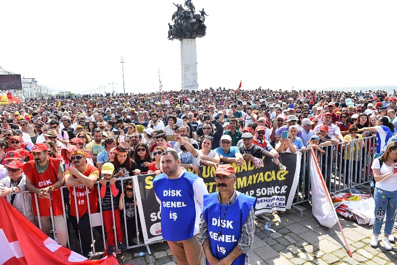İzmir'de 1 Mayıs coşkusu