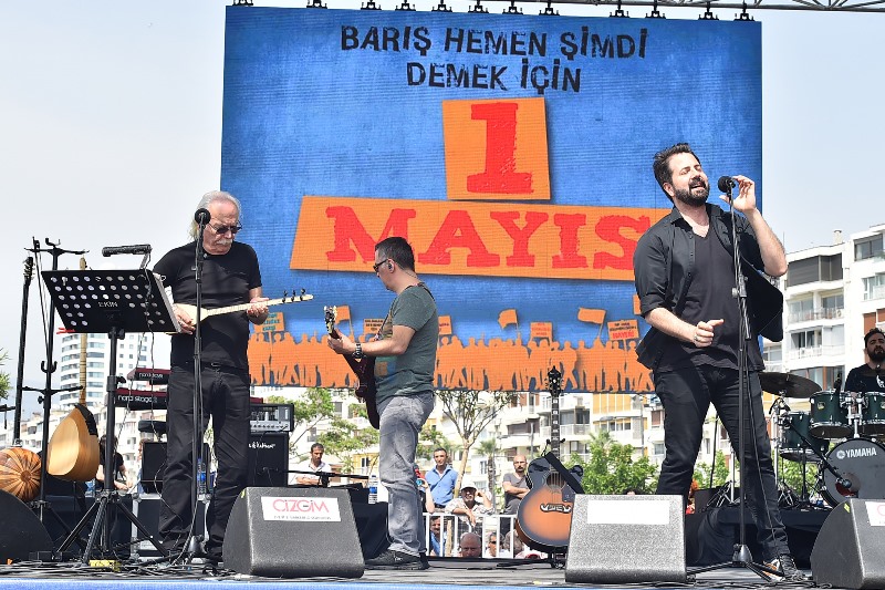 İzmir'de 1 Mayıs coşkusu