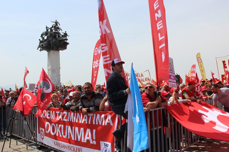 İzmir'de 1 Mayıs coşkusu