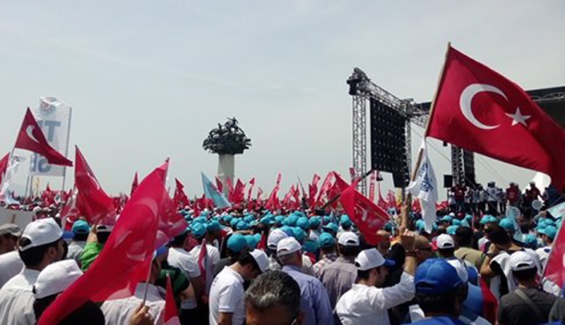 İzmir'de 1 Mayıs coşkusu