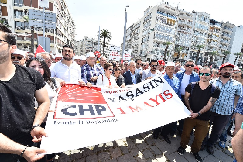 İzmir'de 1 Mayıs coşkusu