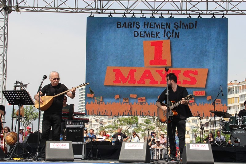 İzmir'de 1 Mayıs coşkusu