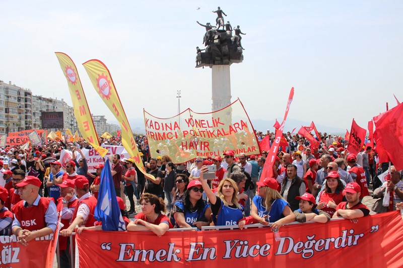 İzmir'de 1 Mayıs coşkusu