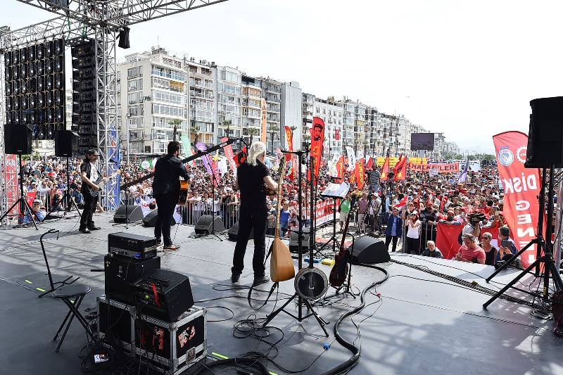 İzmir'de 1 Mayıs coşkusu