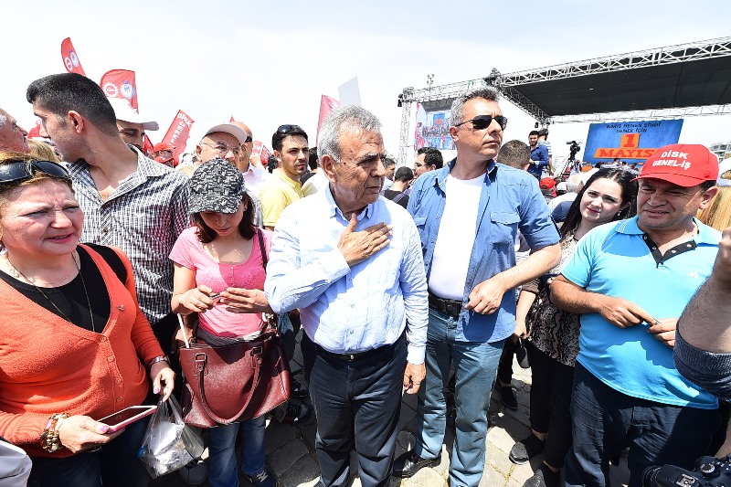 İzmir'de 1 Mayıs coşkusu