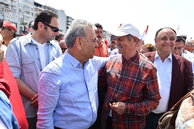 İzmir'de 1 Mayıs coşkusu