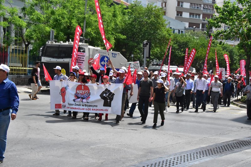İzmir'de 1 Mayıs coşkusu