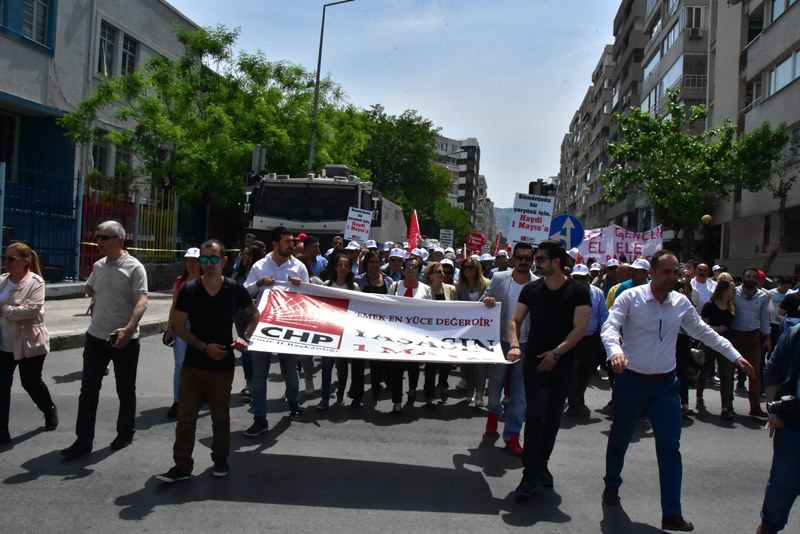 İzmir'de 1 Mayıs coşkusu