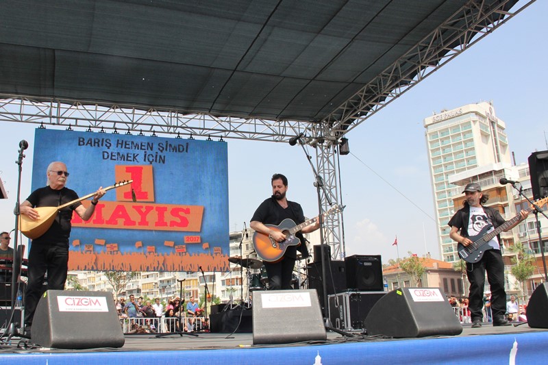 İzmir'de 1 Mayıs coşkusu