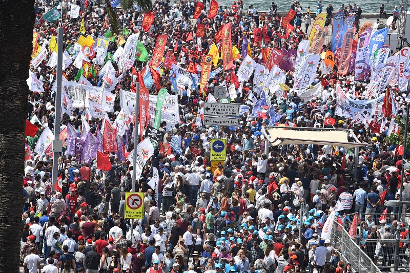 İzmir'de 1 Mayıs coşkusu