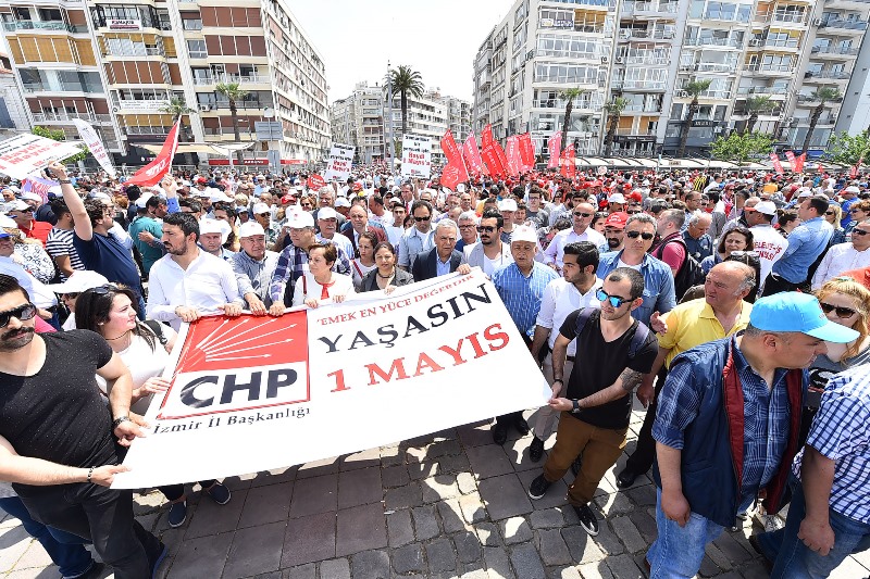 İzmir'de 1 Mayıs coşkusu