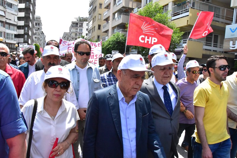 İzmir'de 1 Mayıs coşkusu