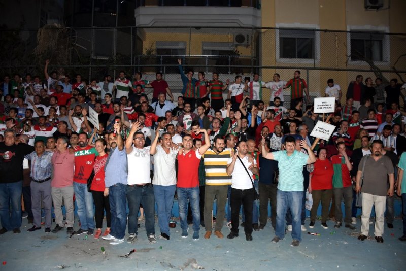 Karşıyaka’dan meşaleli protesto