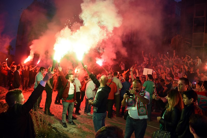 Karşıyaka’dan meşaleli protesto