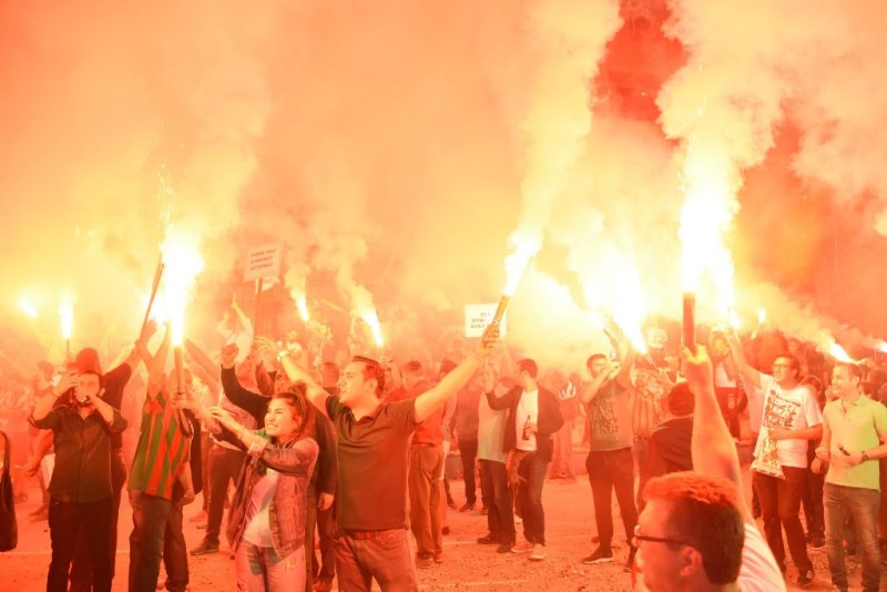 Karşıyaka’dan meşaleli protesto