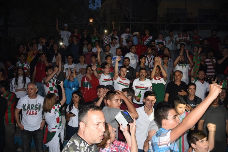 Karşıyaka’dan meşaleli protesto