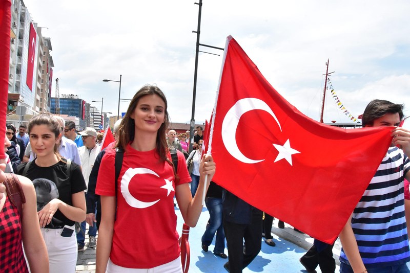 19 Mayıs'a ''Halk kutlaması''