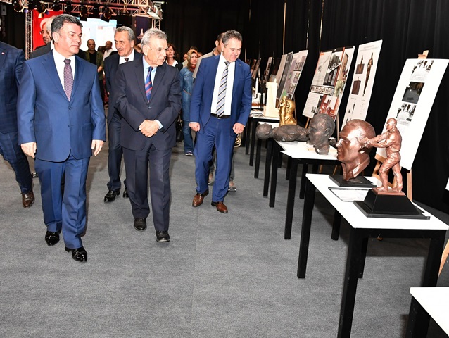 İzmir kahramanını unutmadı
