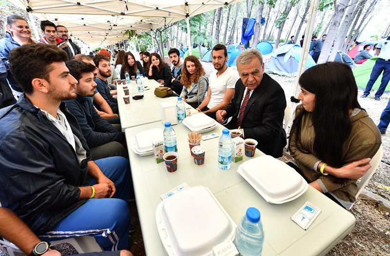Gençlere Kocaoğlu sürprizi