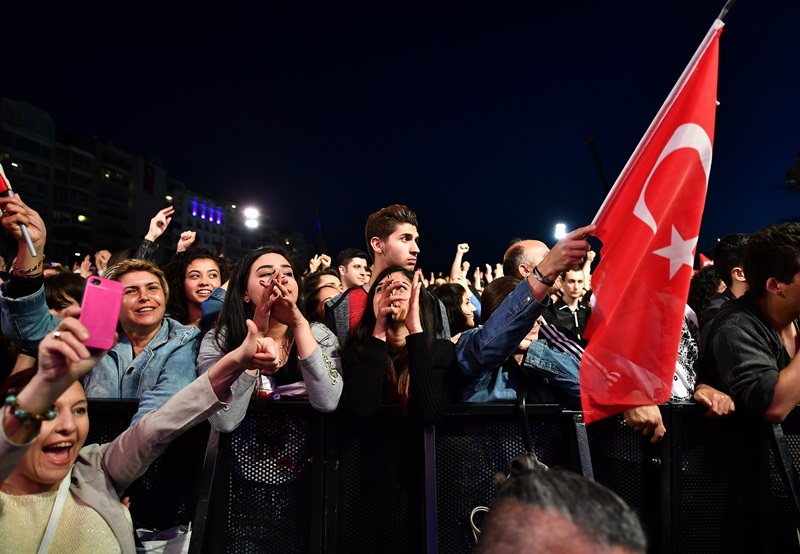 Gündoğdu'da Şebnem Ferah rüzgarı