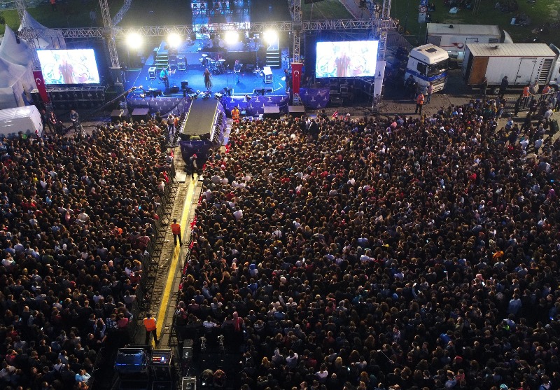 Gündoğdu'da Şebnem Ferah rüzgarı