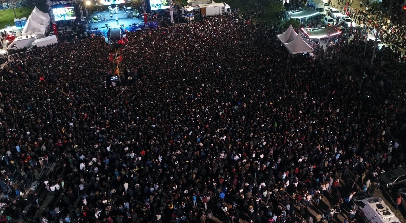 Gündoğdu'da Şebnem Ferah rüzgarı