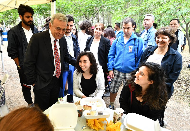 Gençlere Kocaoğlu sürprizi