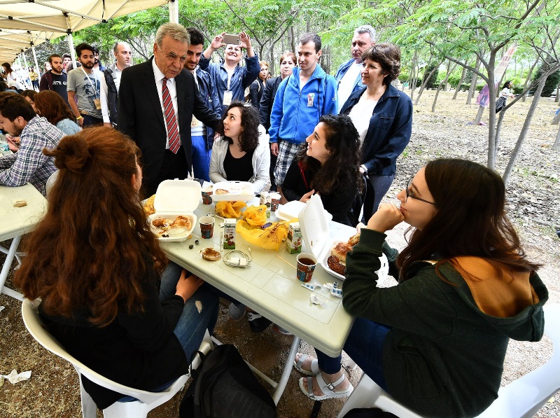 Gençlere Kocaoğlu sürprizi