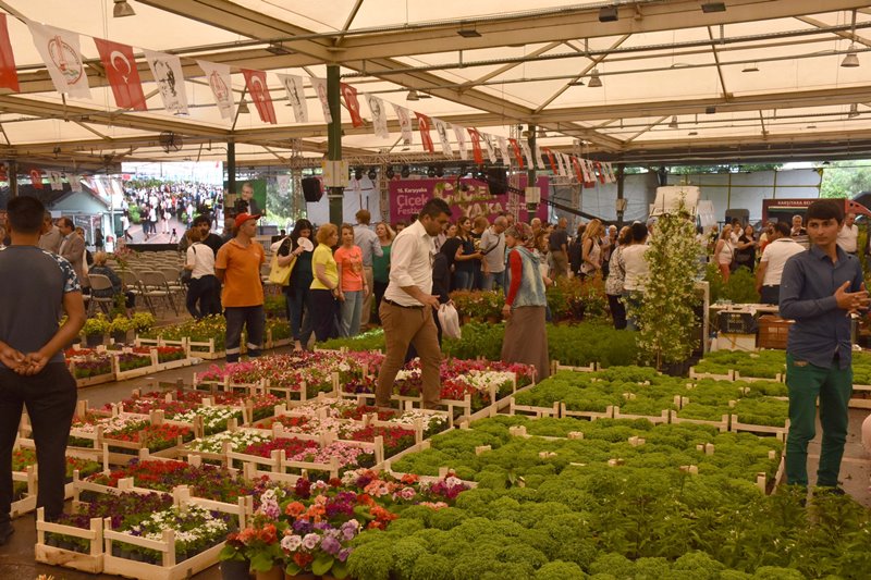 Karşıyaka'nın en renkli festival başladı
