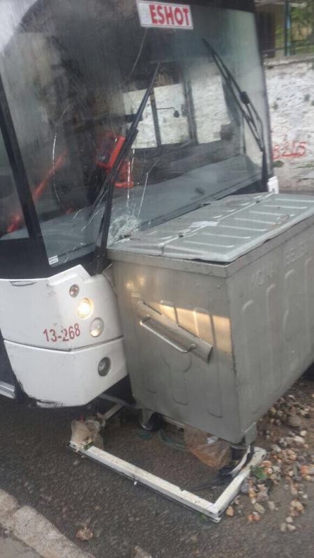 Şiddetli sağanak İzmir'i vurdu