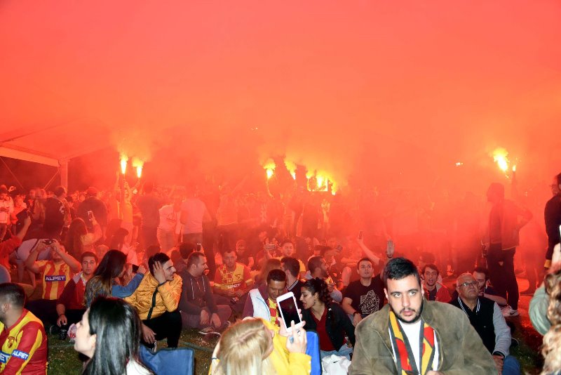 Bornova'da yağmur altında Göztepe coşkusu