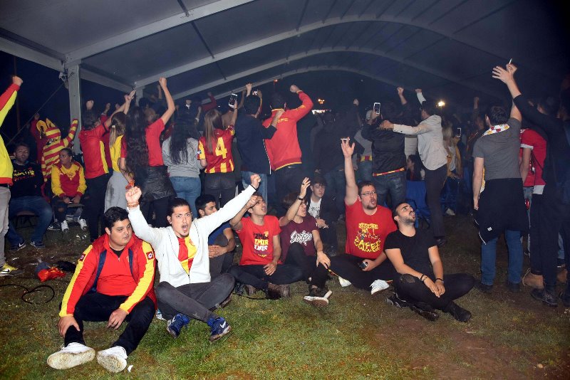Bornova'da yağmur altında Göztepe coşkusu