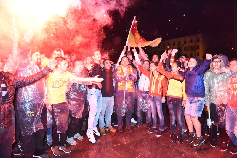 Bornova'da yağmur altında Göztepe coşkusu