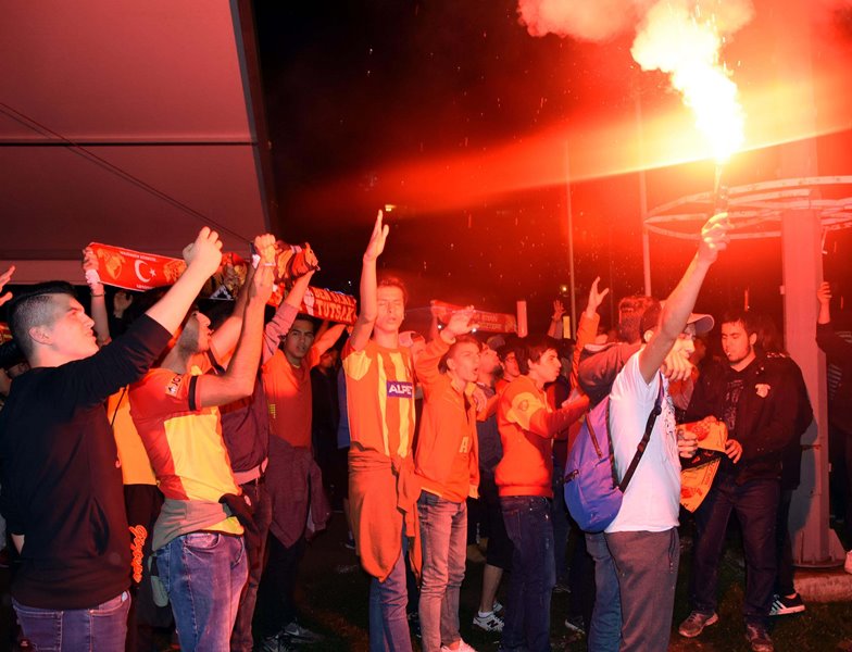 Bornova'da yağmur altında Göztepe coşkusu