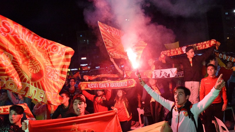 Bornova'da yağmur altında Göztepe coşkusu
