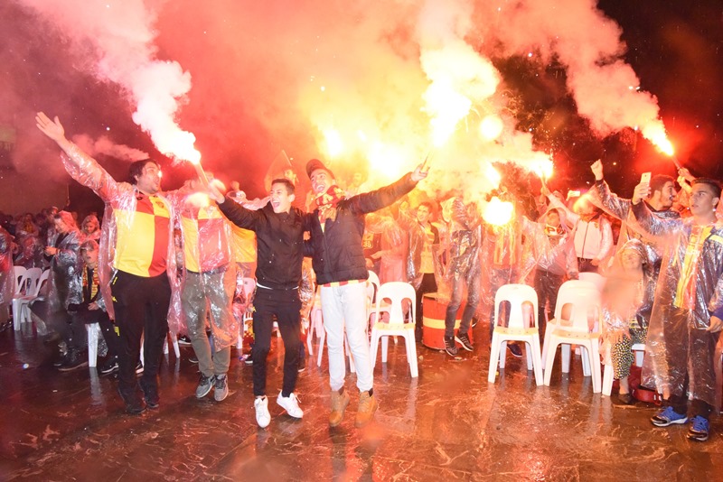 Bornova'da yağmur altında Göztepe coşkusu