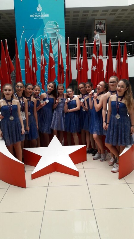 İzmir'in 'gümüş' kızları