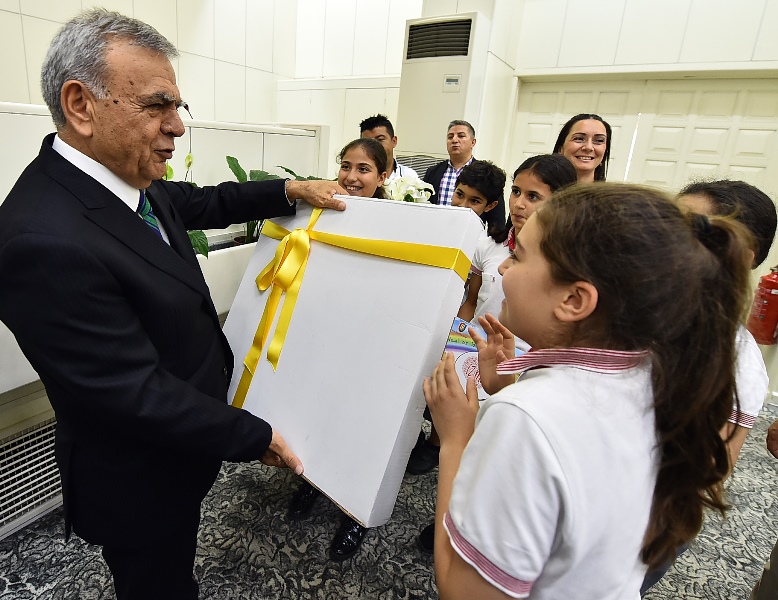Çocuklar sordu, Başkan anlattı