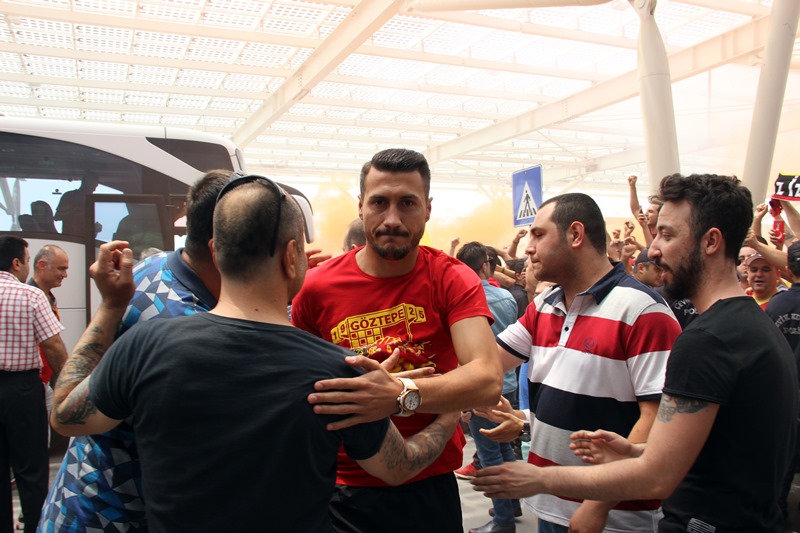 Göztepe şampiyon gibi uğurlandı